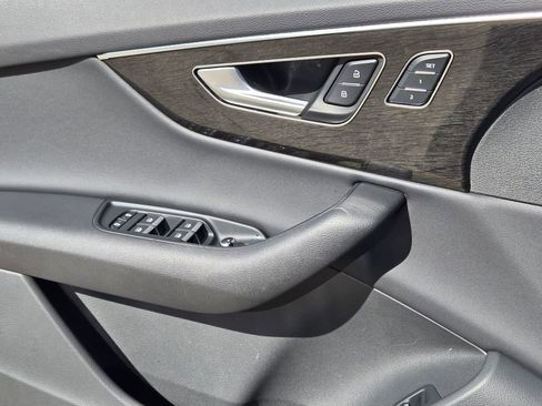 Certified 2023 Audi Q7 2.0T Premium w/ Convenience Package image 26