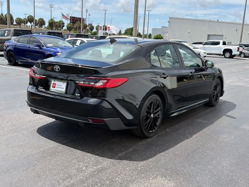 Used 2025 Toyota Camry SE w/ Convenience Package FWD image 8