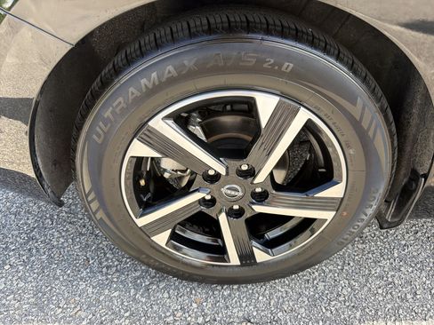 Used 2024 Nissan Sentra SV FWD image 27