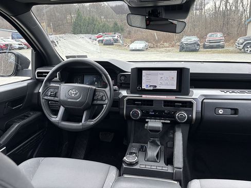Used 2025 Toyota Tacoma SR5 AWD/4WD image 6