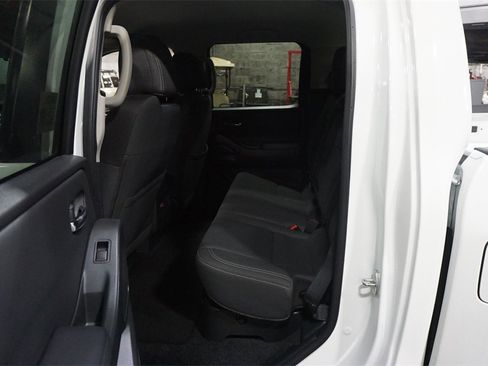 Used 2022 Nissan Frontier SV w/ Technology Package image 13
