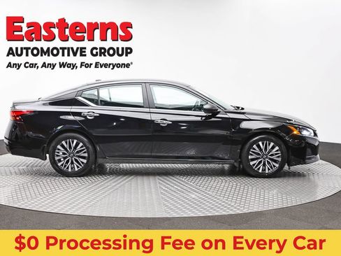 Used 2024 Nissan Altima 2.5 SV FWD image 4