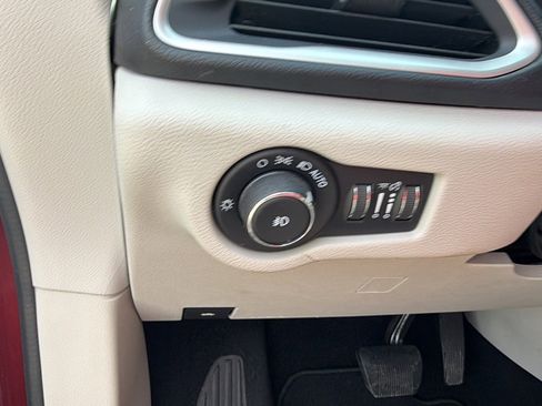 Used 2018 Chrysler Pacifica Touring-L w/ Tire & Wheel Group image 25