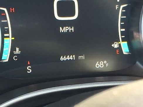 Used 2024 Chrysler Pacifica Touring-L FWD image 22