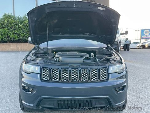 Used 2018 Jeep Grand Cherokee Altitude image 22