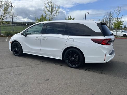 Used 2025 Honda Odyssey Sport-L image 3