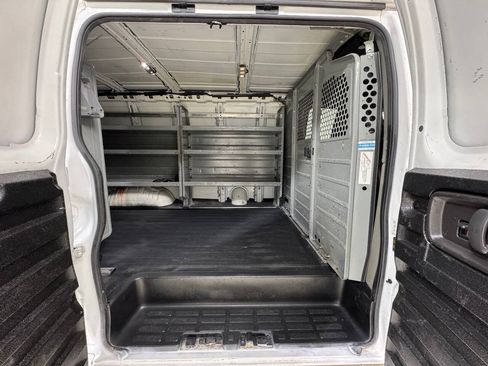 Used 2016 Chevrolet Express 2500 RWD image 26