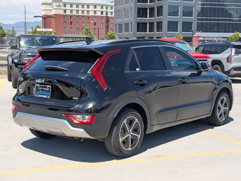Certified 2024 Kia Niro EX FWD image 5