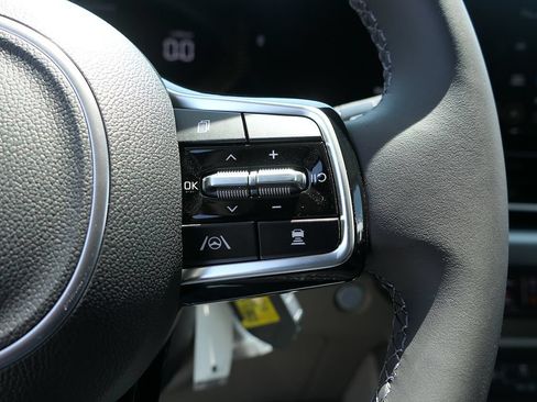 New 2026 Kia Carnival LXS FWD image 11