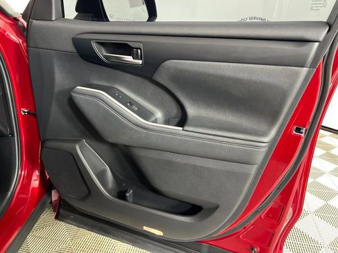 Used 2023 Toyota Highlander XLE FWD image 15