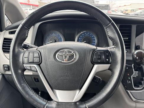 Certified 2017 Toyota Sienna XLE image 14