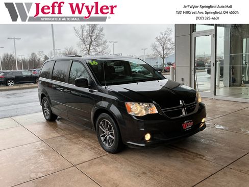 Used 2016 Dodge Grand Caravan SXT image 1