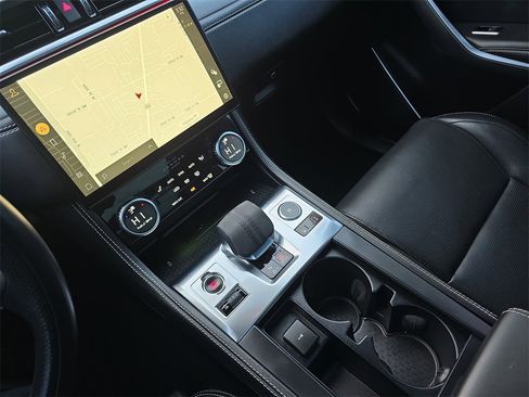 Used 2021 Jaguar F-PACE R-Dynamic S image 29