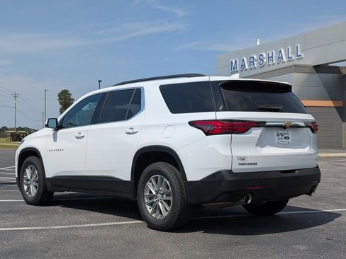 Used 2023 Chevrolet Traverse LT image 3