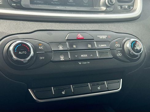 Used 2018 Kia Sorento LX image 15