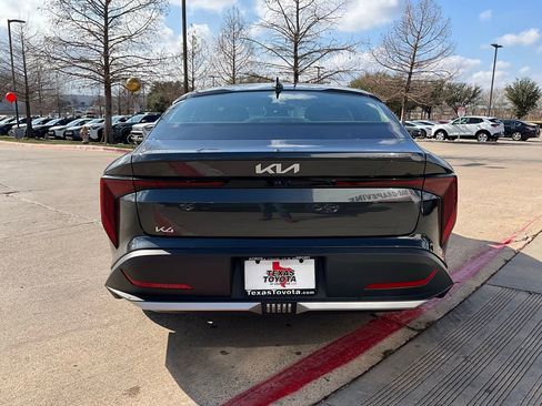 Used 2025 Kia K4 LXS image 7