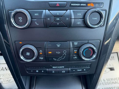 Used 2018 Ford Explorer XLT FWD image 21