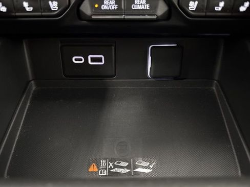 Used 2024 GMC Yukon SLT image 21