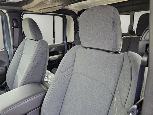 New 2025 Jeep Gladiator Sport image 33