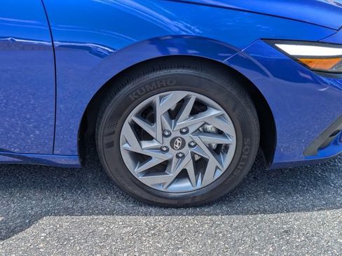Used 2024 Hyundai Elantra SEL FWD image 11