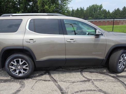 Used 2023 GMC Acadia SLT FWD image 9