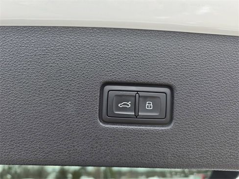 Used 2025 Audi Q8 Premium Plus w/ Premium Plus Package image 16