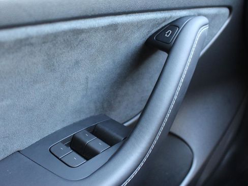 Used 2023 Tesla Model 3 Standard Range image 25