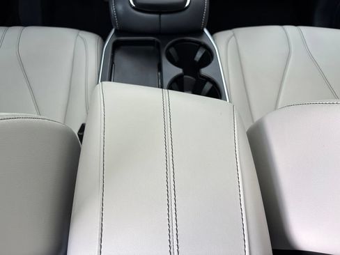 Used 2025 Acura RDX SH-AWD image 23