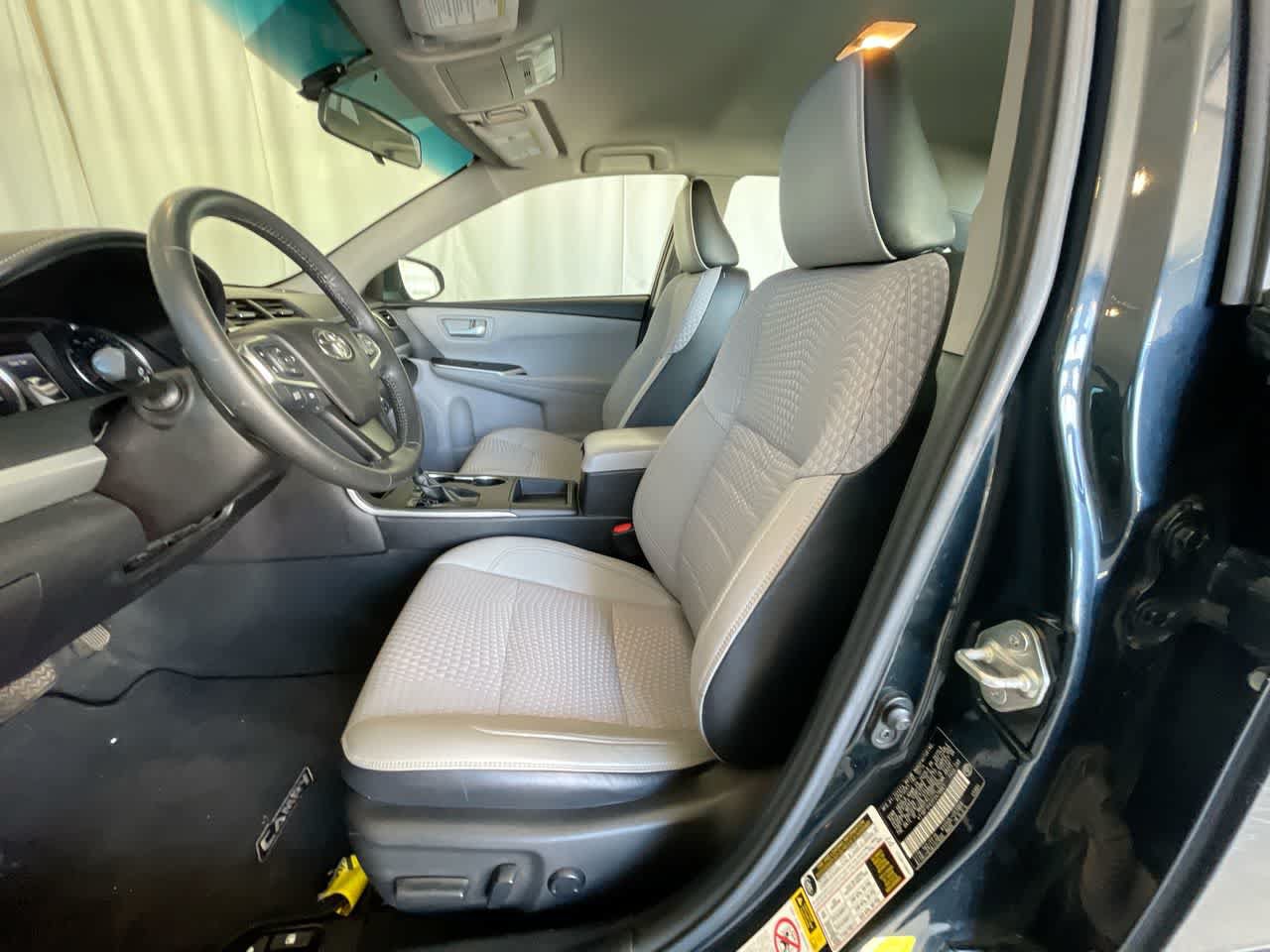 Used 2015 Toyota Camry SE FWD image 11