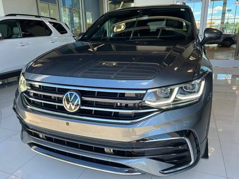 Used 2022 Volkswagen Tiguan SEL R-Line AWD/4WD image 3