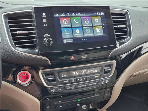 Used 2021 Honda Pilot Touring image 14