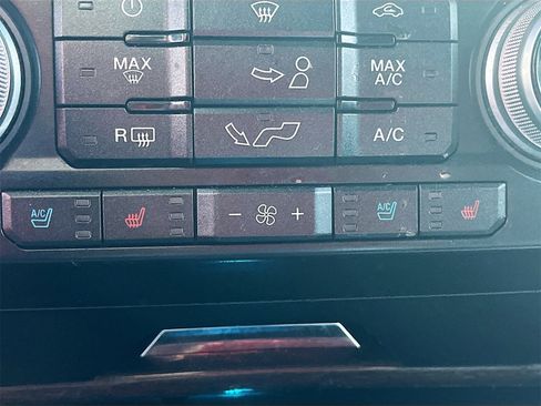 Used 2017 Ford F150 Platinum w/ Equipment Group 701A Luxury image 21