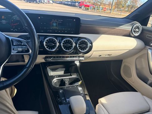 Used 2022 Mercedes-Benz CLA 250 4MATIC image 18