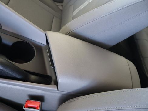 Used 2025 Hyundai Elantra SE image 28