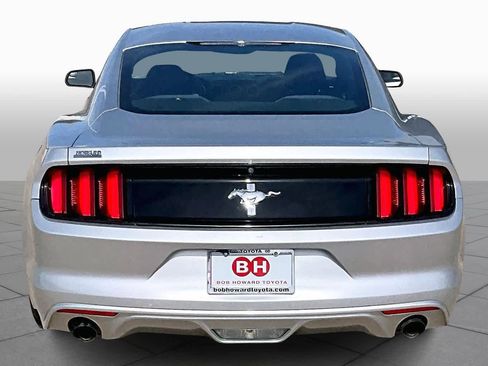 Used 2016 Ford Mustang Coupe image 4