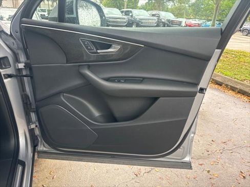 Used 2022 Audi Q7 3.0T Premium w/ Convenience Package image 22