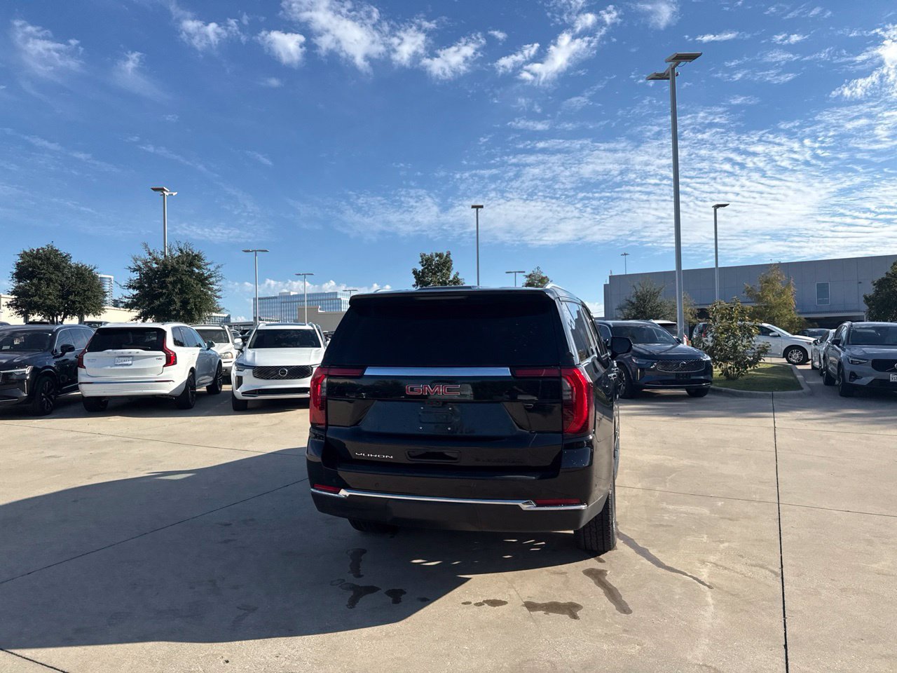 Used 2025 GMC Yukon XL Elevation w/ Elevation Premium Package AWD/4WD image 12
