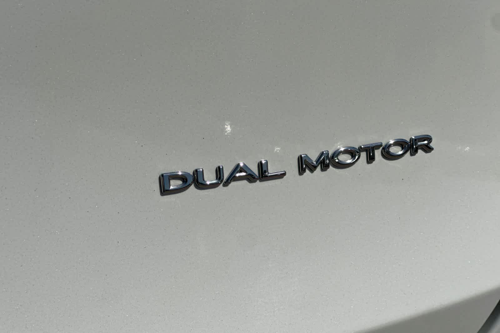 Used 2024 Tesla Model Y Long Range AWD/4WD image 13