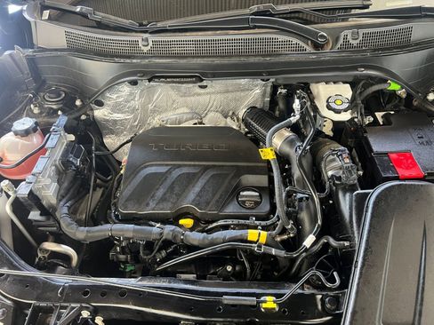 Used 2025 Chevrolet Trax LT FWD image 32
