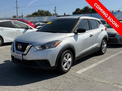 Used 2020 Nissan Kicks S image 2