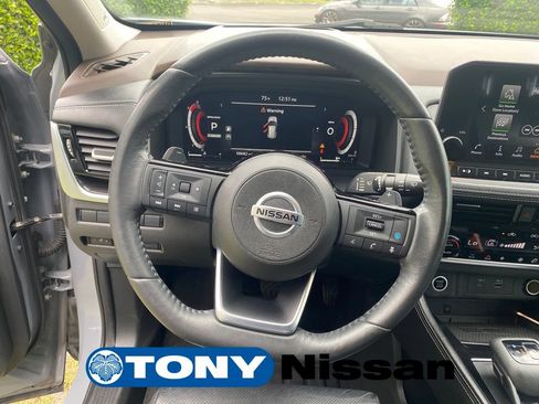 Used 2021 Nissan Rogue Platinum FWD image 32