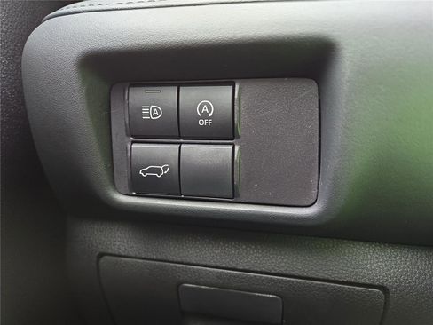 Used 2023 Toyota Highlander XLE AWD/4WD image 17