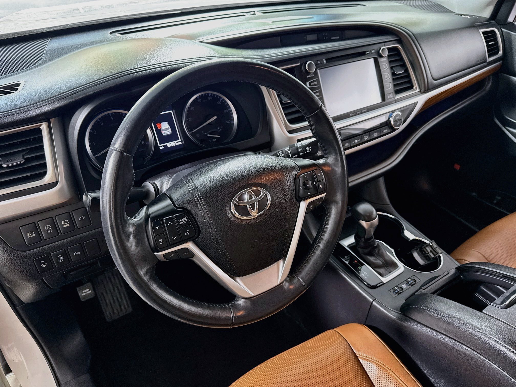 Used 2019 Toyota Highlander Limited Platinum w/ Carpet Mat Package (TMS) AWD/4WD image 14
