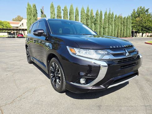 Used 2018 Mitsubishi Outlander SEL image 1