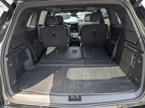 Used 2025 GMC Acadia Denali w/ LPO, Floor Liner Package AWD/4WD image 7