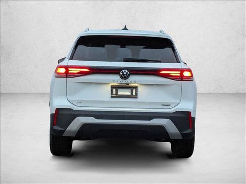 New 2026 Volkswagen Tiguan SE image 7