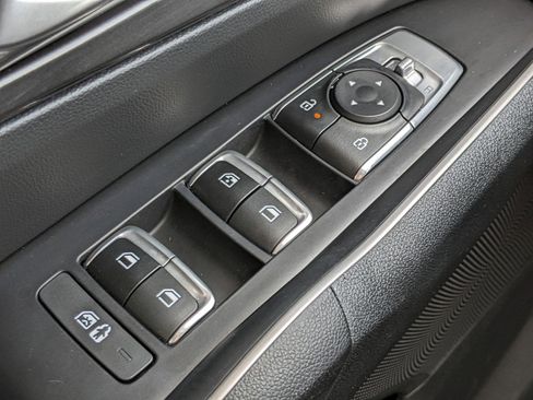 Used 2025 Kia Sorento LX image 17