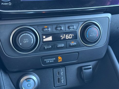 Used 2023 Nissan Leaf S image 19