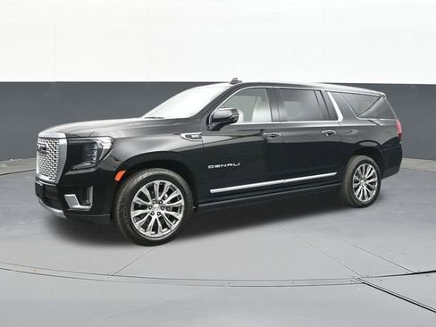 Used 2021 GMC Yukon XL Denali w/ Denali Premium Package image 5
