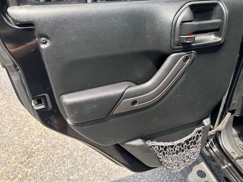 Used 2018 Jeep Wrangler Unlimited Sahara AWD/4WD image 20